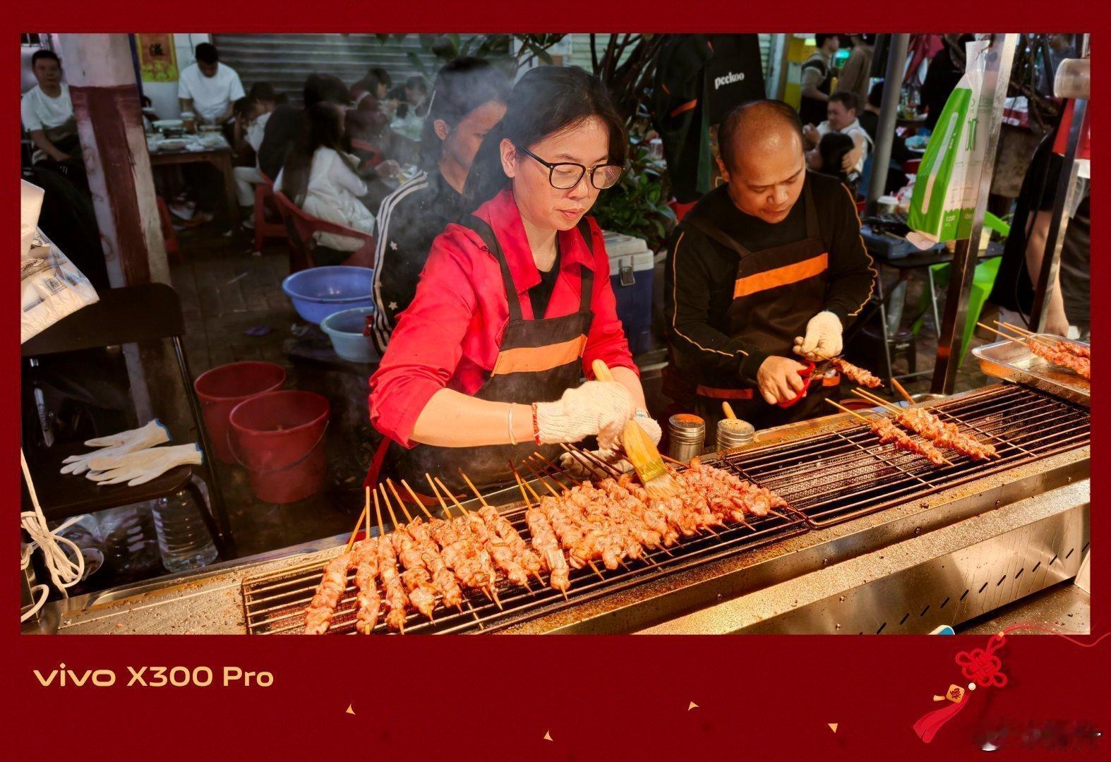 平西夜市比建政路夜市和埌西夜市都要大，物价也更便宜一些，品类也更丰富，拥挤程度也