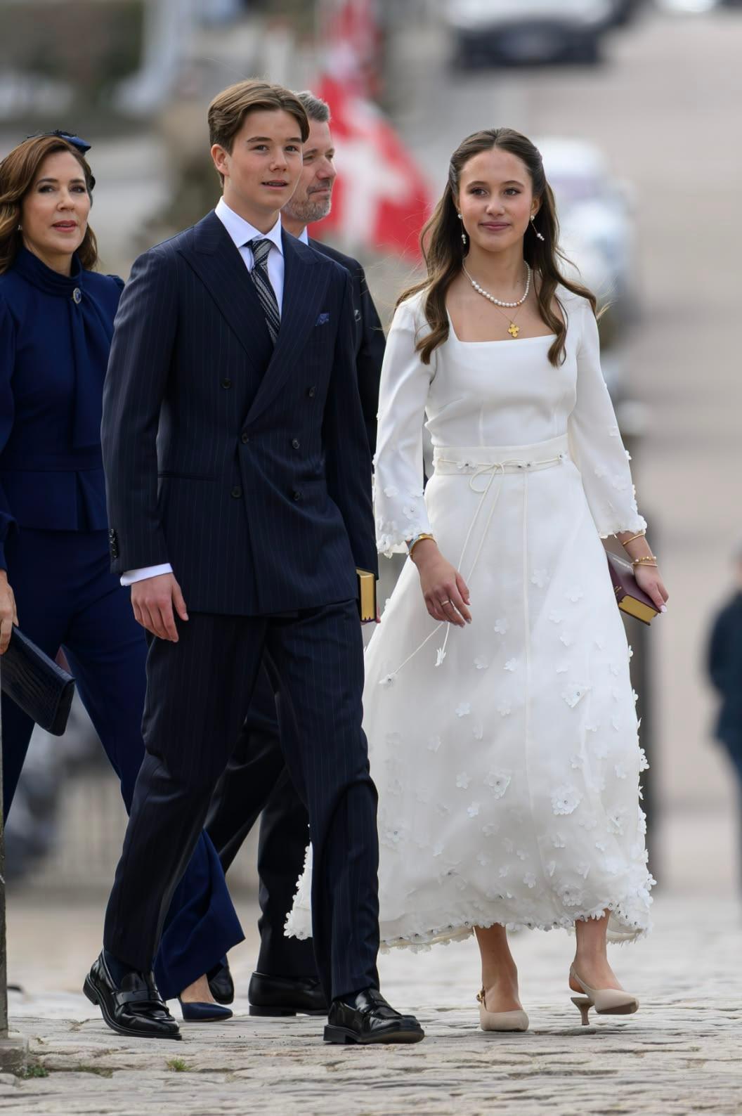 4月18日，丹麦文森特王子和约瑟芬公主在弗雷登斯堡城堡教堂进行坚信礼（新教一个