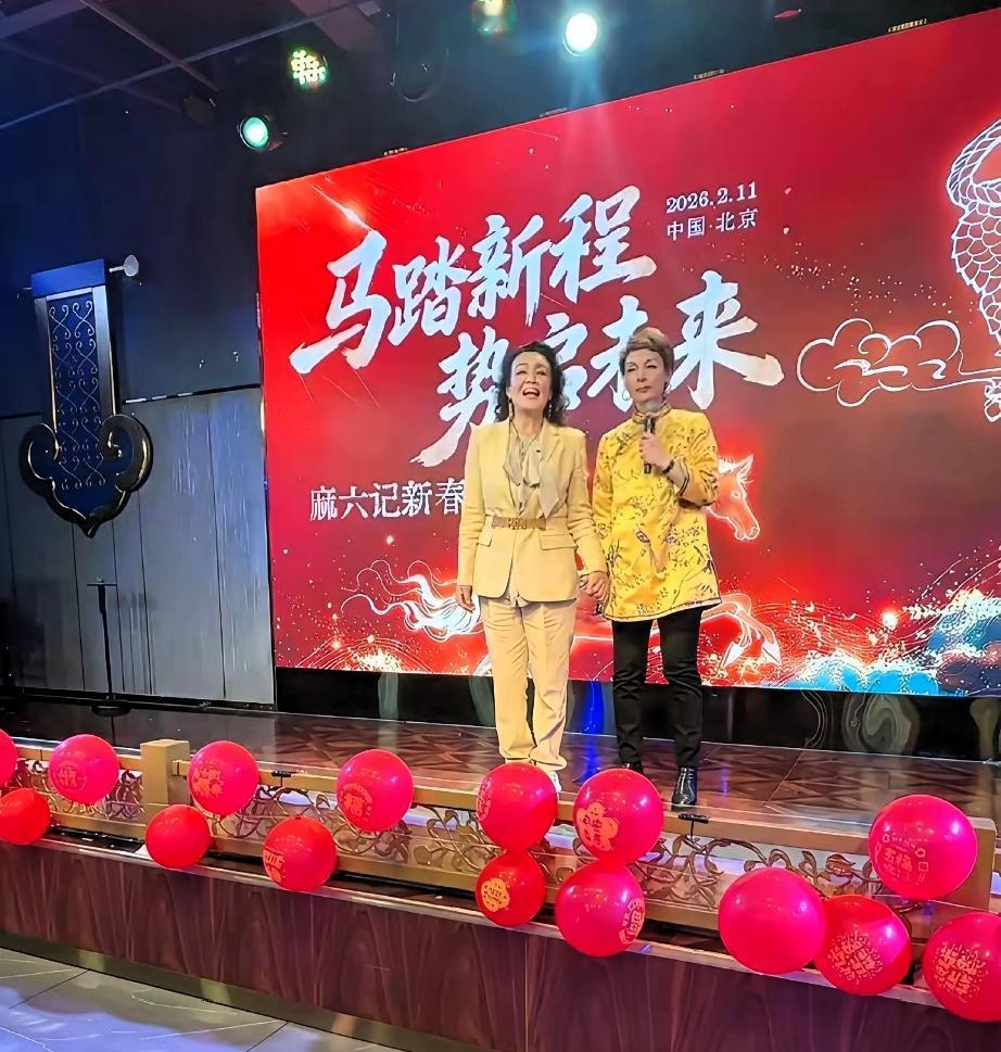 今天，麻六记盛典，公司办的，员工洋洋，好像喝多了，嘴里说漏了，张兰的爱，给小菲的