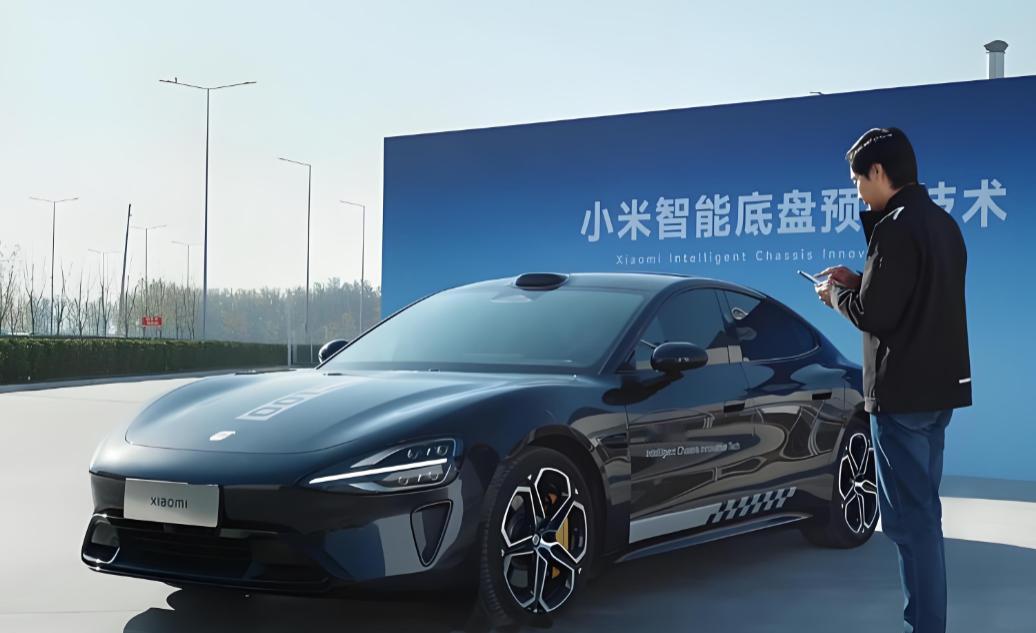 小米的危机才刚刚开始，不管有些人将天下第一，已经封神等等令人错愕的词语加在其老板