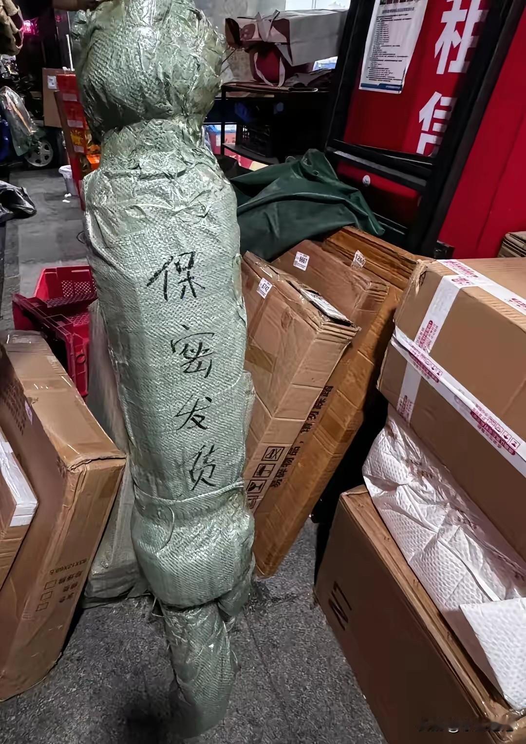 你敢信吗？花3700元买1.68米的东西，到手短10厘米，商家不退。近日，