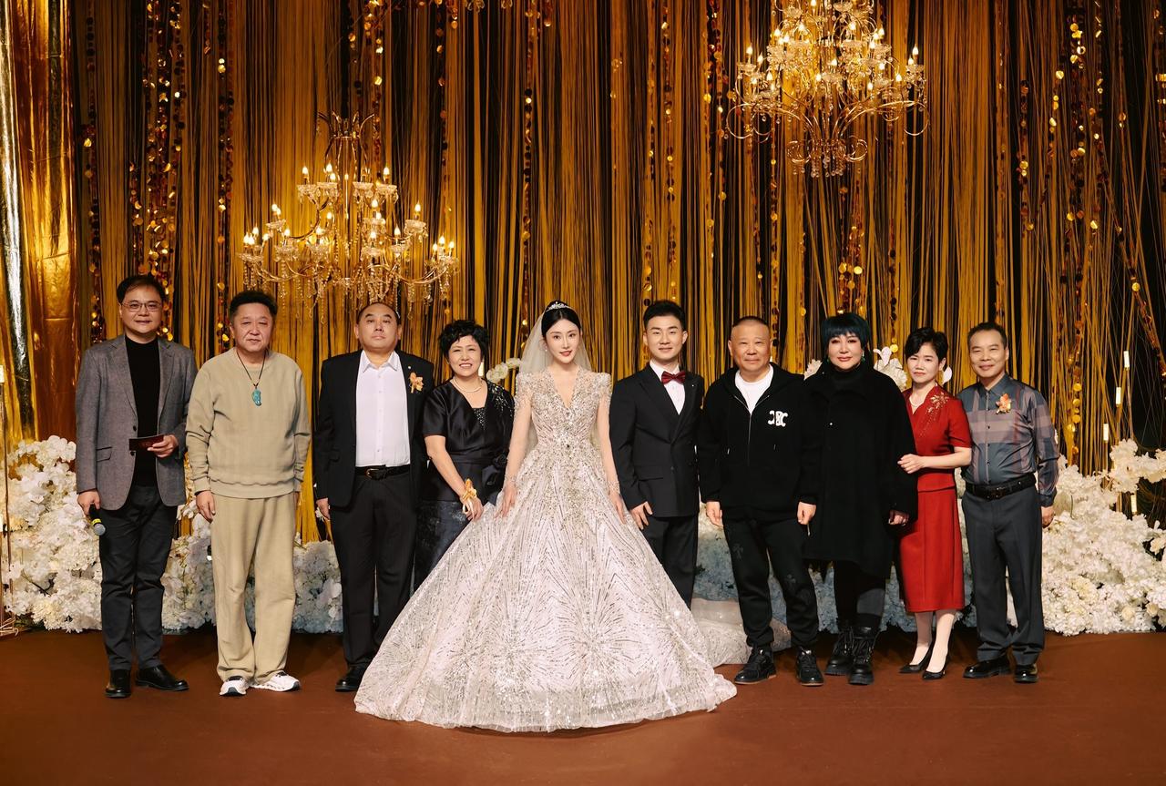 最近，德云社的“京剧神童”陶阳结婚了，婚礼办的挺热闹的，但事后一张大合照在网上传