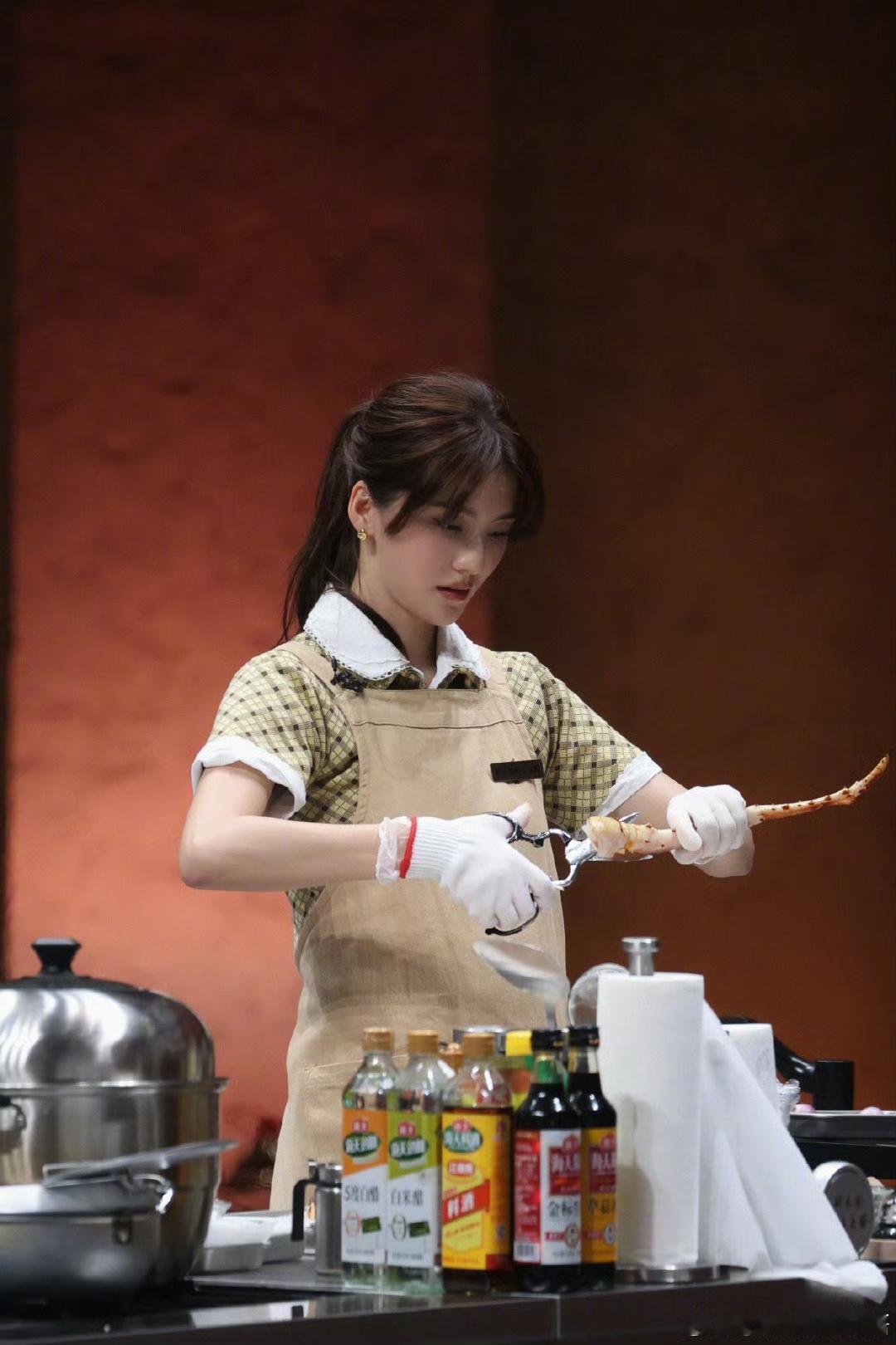 吴千语一饭封神我的厨房由我掌勺看吴千语说要在一饭封神里自己掌勺，突然就很期待她