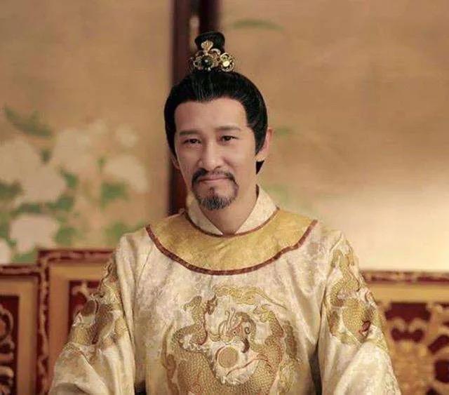 757年冬的长安城外，寒风卷着残雪打在李隆基的龙旗上。当这位退位的太上皇掀开马车
