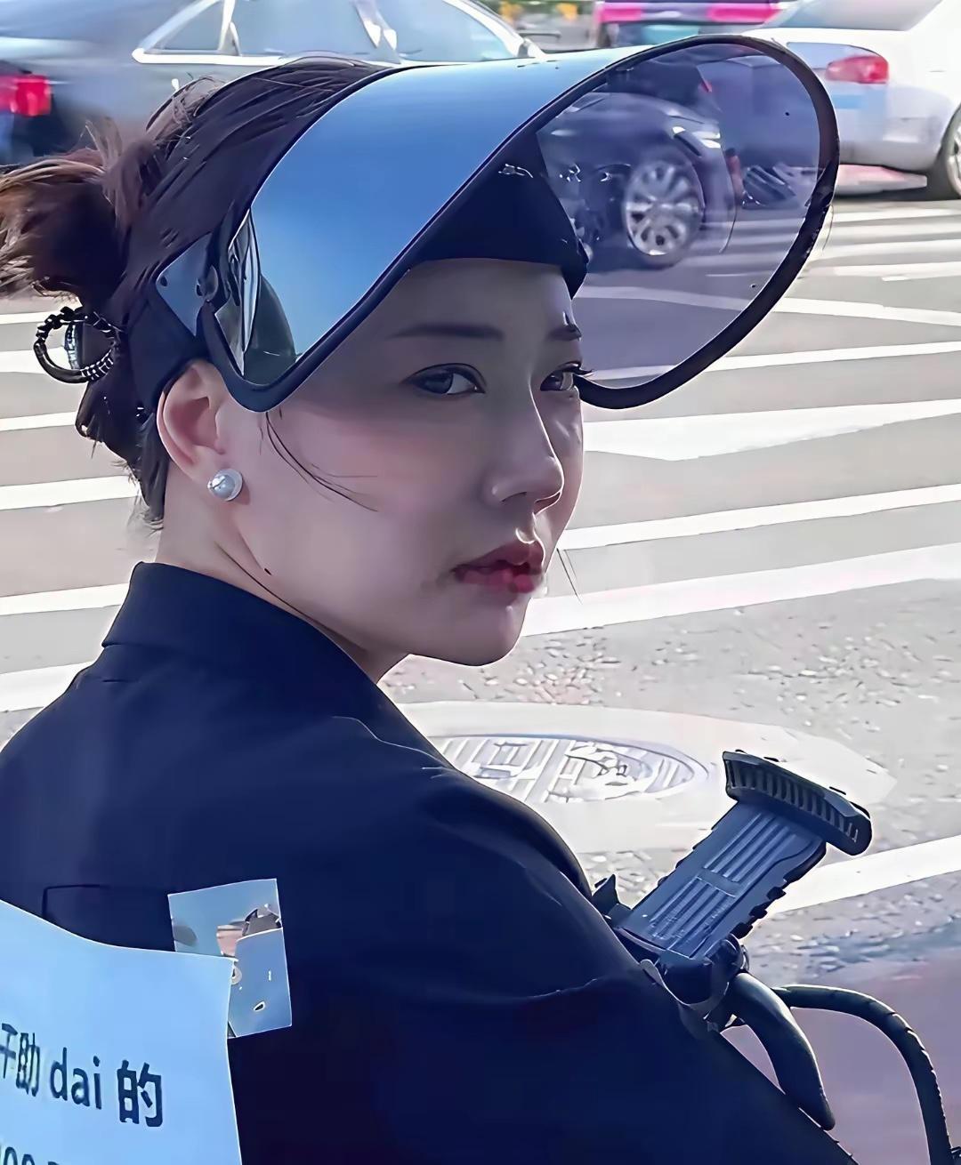 本来我不信的，但看到她眼神的那一瞬间我信了！