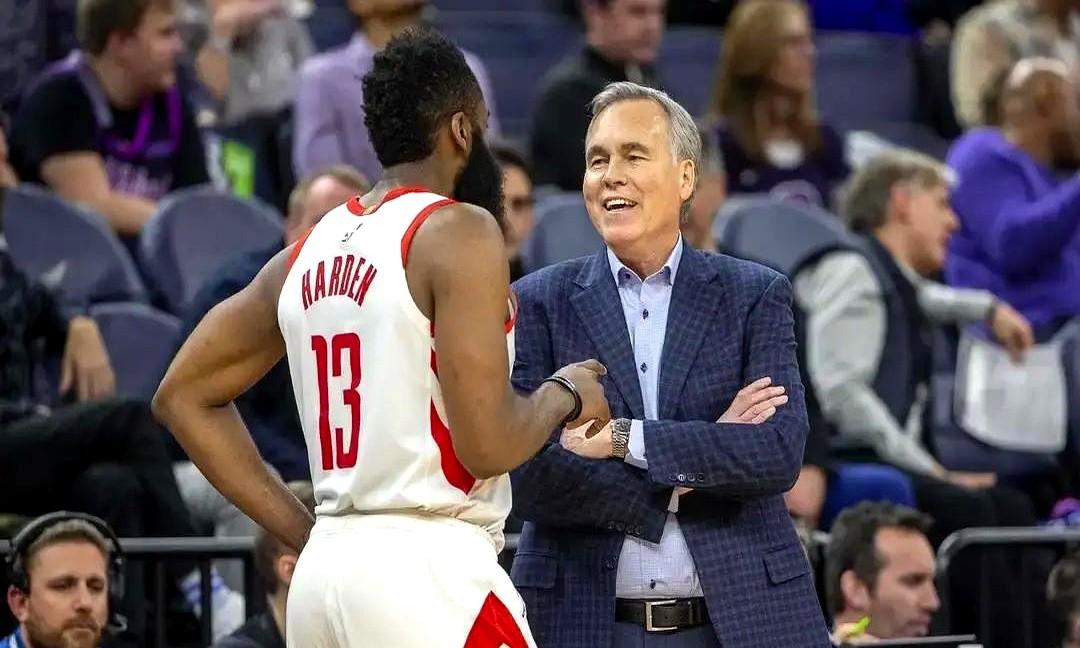 都以为杜兰特是哈登的贵人，其实看走眼了。真正抬了哈登一手，让他从顶级得分手变