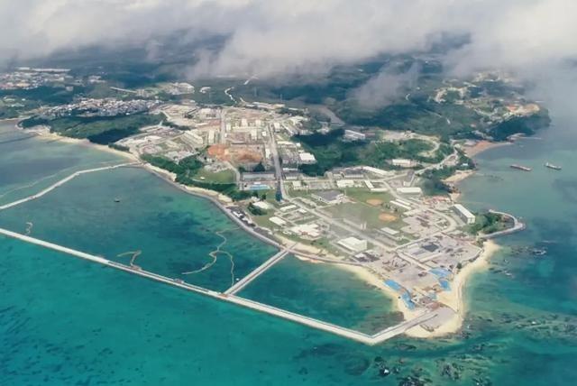 我一直以为咱们解放军的铁拳会首先打台湾省，但最近越来越觉得我们海军的第一个铁拳方