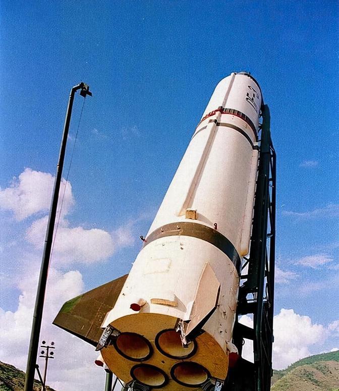 1987年，沙特来买导弹。中方小心翼翼地伸出一个手指，意为一千万一枚。结果沙特开