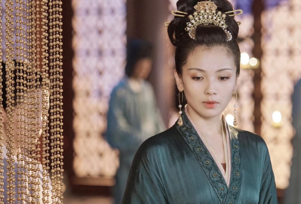 宋朝，一次刘太后垂帘听政时，吕宰相突然问：“听说昨晚有一个嫔妃死了？”太后暗自吃