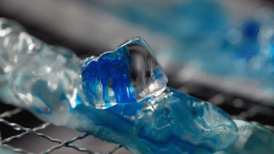 每天一条冷知识科学家找到了第21种冰相——冰XXI。在室温下给水施加2000