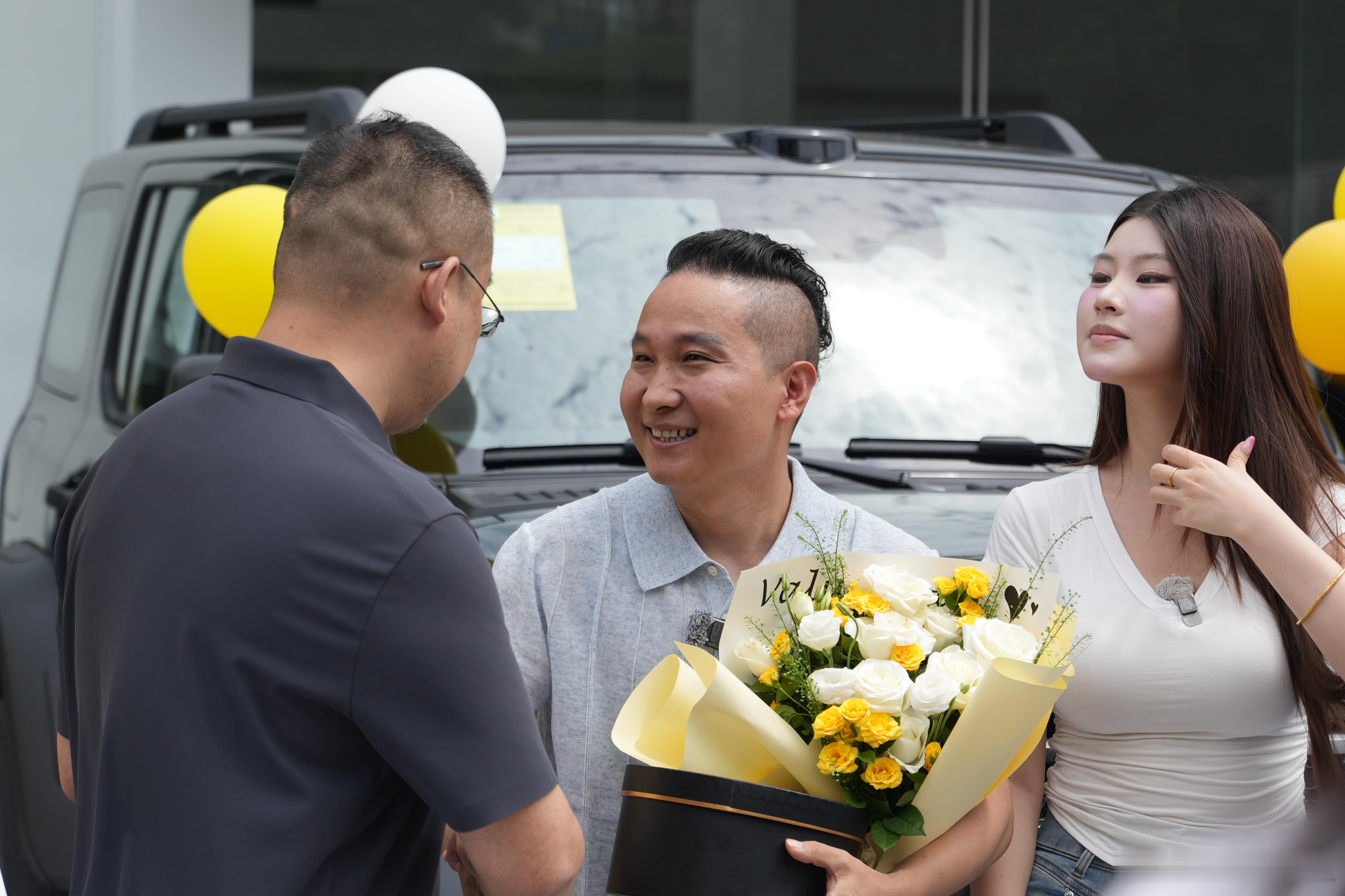 过来看谷总给第一批新坦克300车主交车。可羡慕死我了！！！