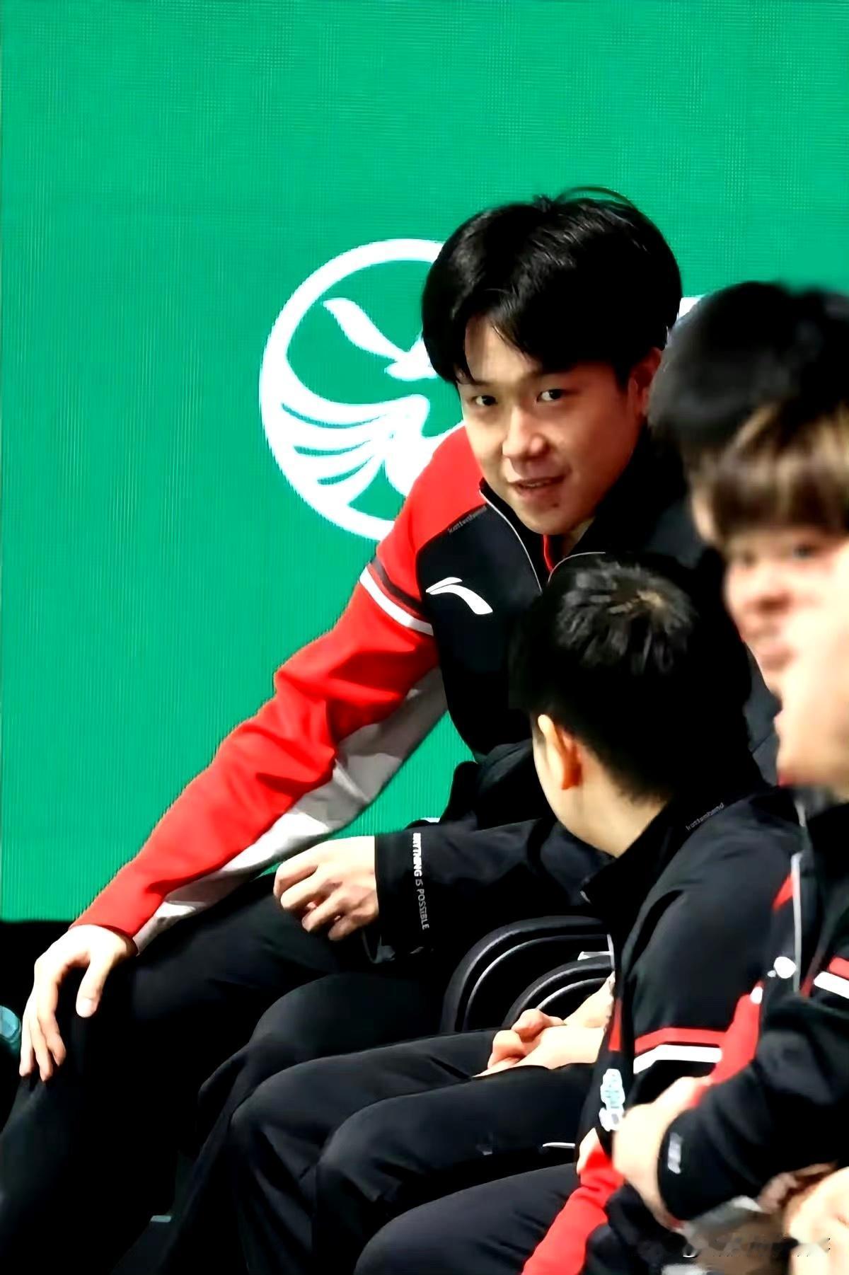 本届赛场不演了！运动员大方秀默契，网友读唇语逼得他们捂嘴唠去年还躲镜头像“