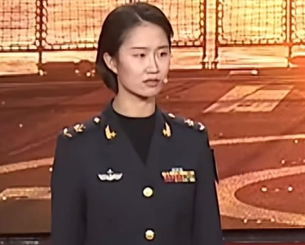 以一敌二，南昌舰逼退外舰，女舵手徐文茜立大功！就在今天，总台揭露了南昌舰逼退