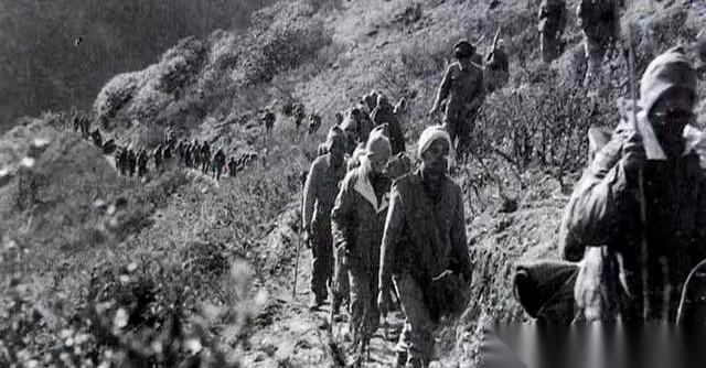 1962年，中印谈判桌上，空气安静得能听到笔尖划过纸张的沙沙声。印度代表手指在