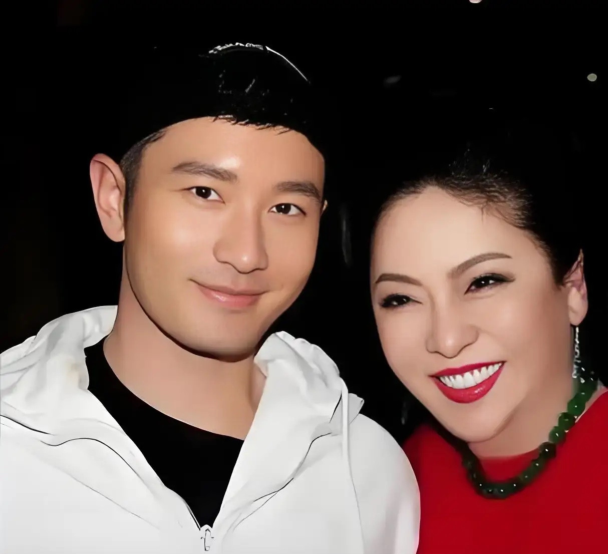 黄晓明离婚我不意外。杨颖那边我也不意外。唯独让我没想到的就是，两个人分开这么久，