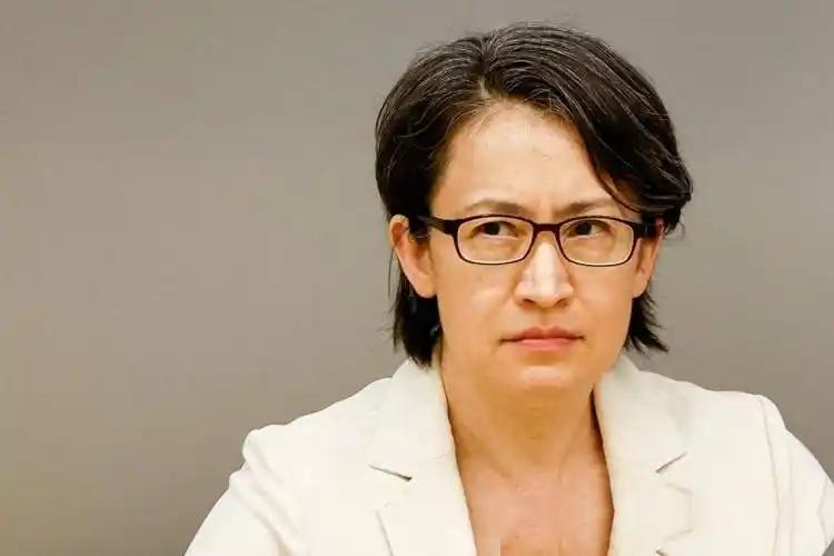 被我们列入“台独”顽固分子名单的萧美琴出来放话了！6月24日，萧美琴在接受采访时