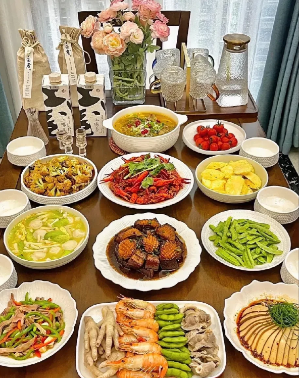 今天家里来了朋友，招待朋友的最高礼仪就是一桌丰盛的美食！