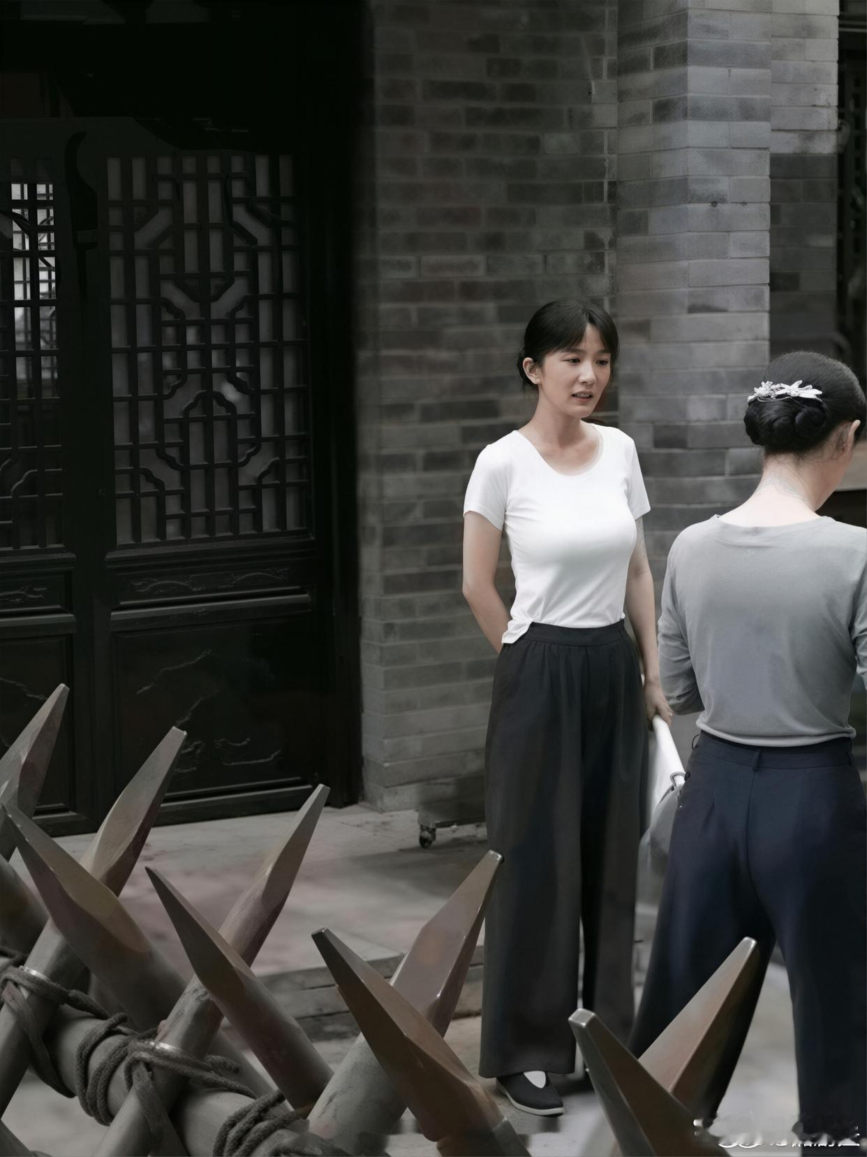 杨幂她一定很累吧？负担好重。