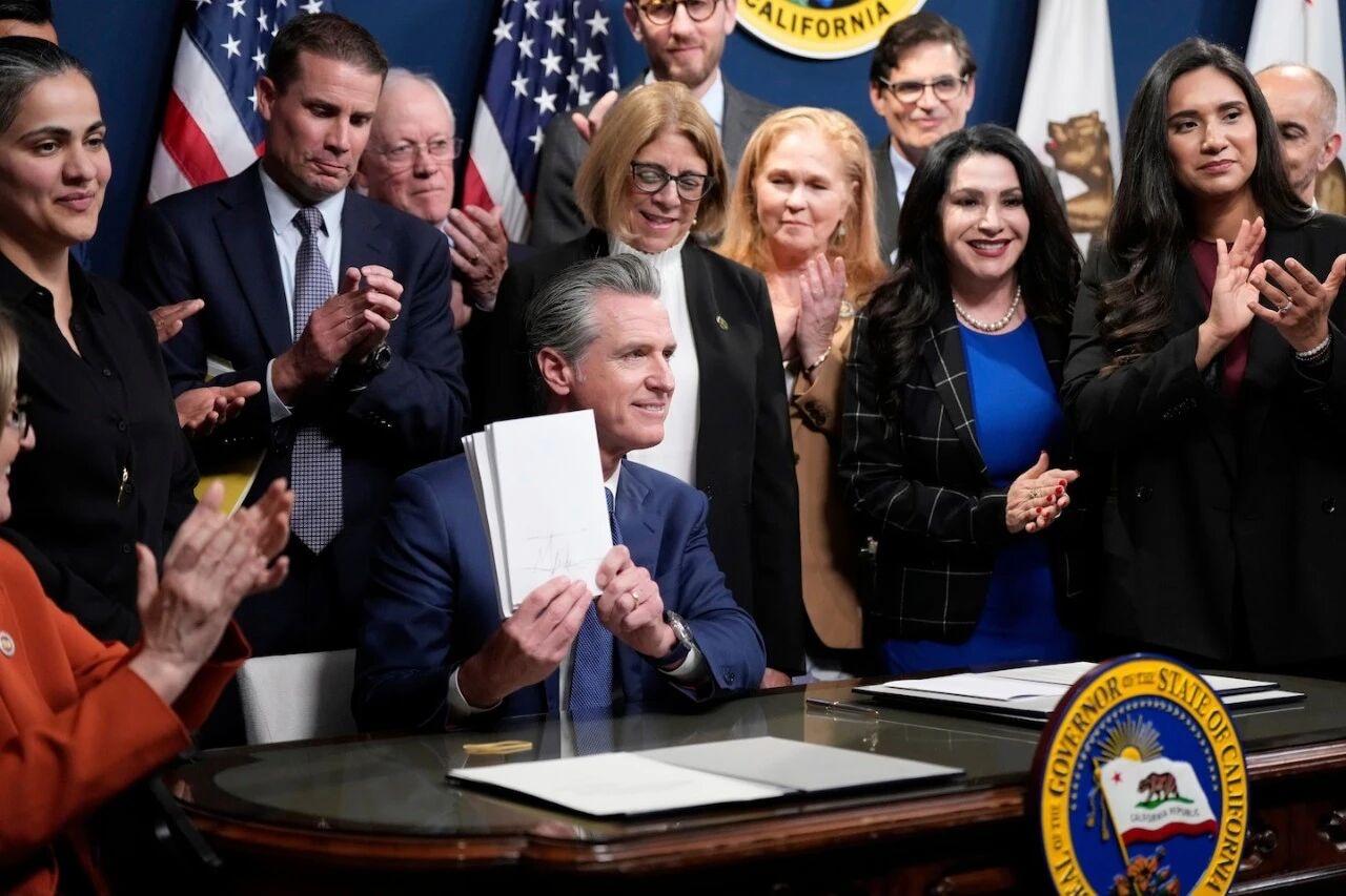 美国最高法院周三裁定，允许加州暂时启用一份新的国会选区地图。这一地图由加州州长纽