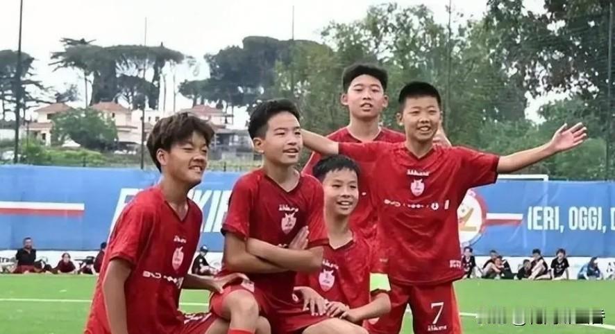 少年放狠话引热议！中国足球小将赛前宣言，竞技底气让人眼前一亮青训赛场的