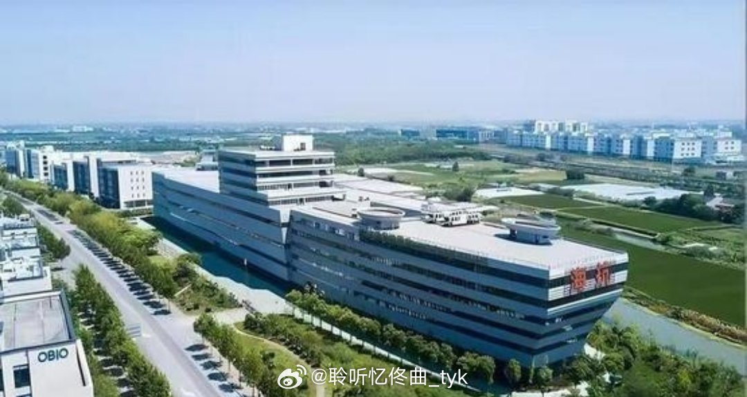 全球十大汽车集团依次是:10.吉利集团（中国）9.铃木集团（日本）8.本田