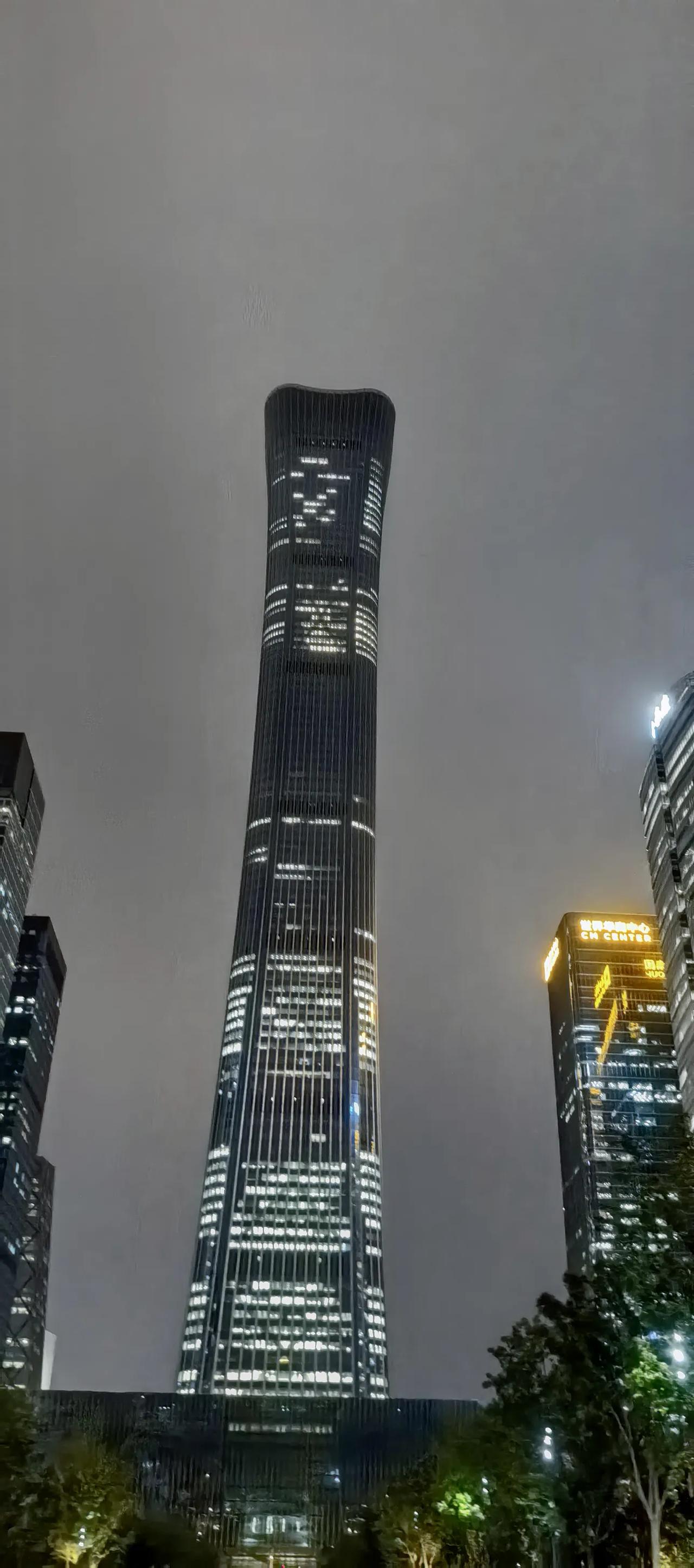外国人最偏爱定居的中国15座城市，看看有没有你的城市：1．香港：约56.8万人