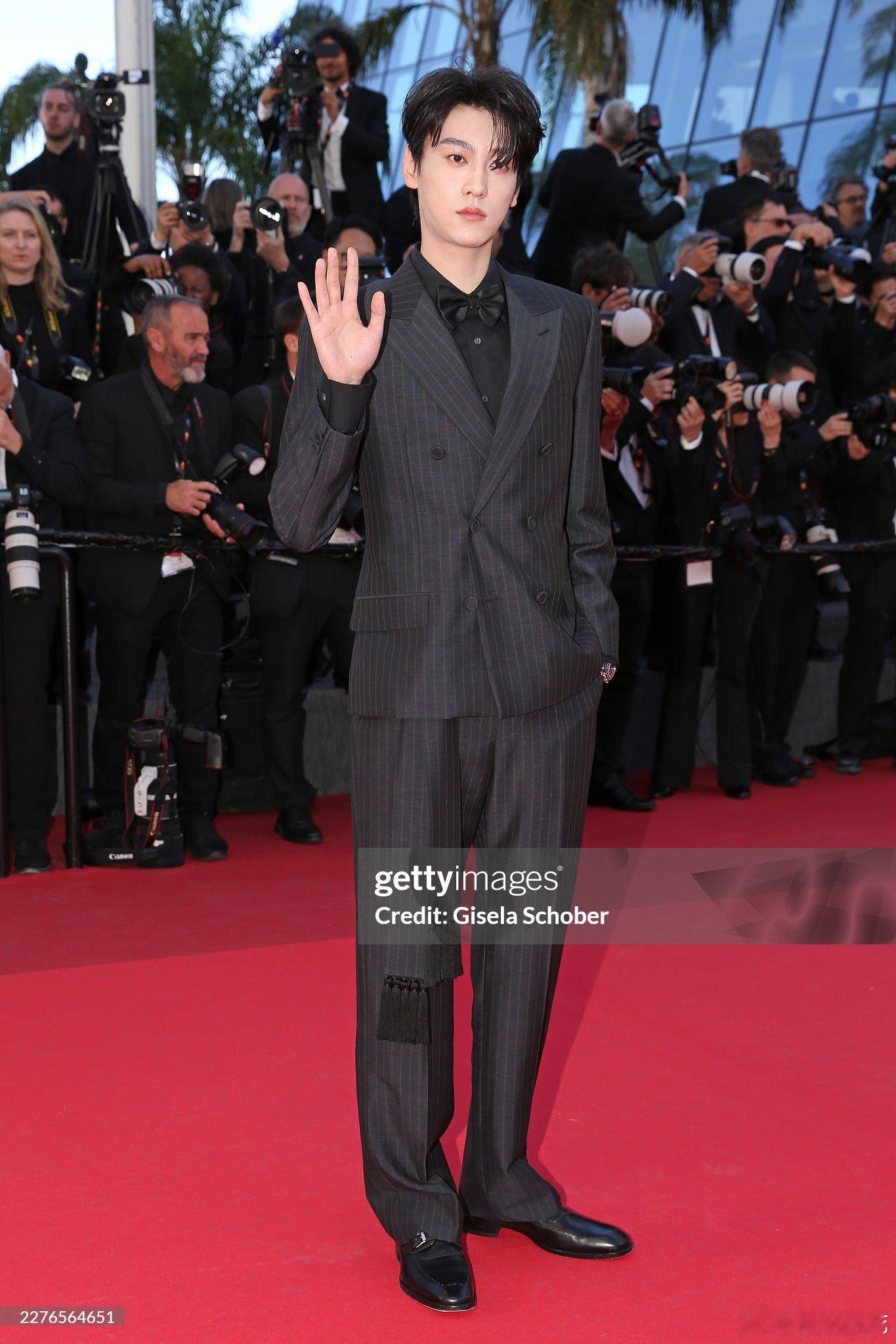 gettyimages生图率先出炉，田栩宁以条纹西装造型登上戛纳电影节红毯