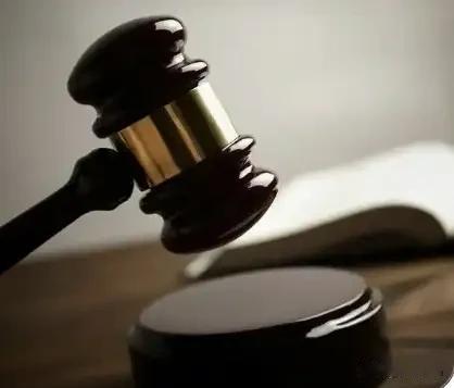 7700元手机丢进草丛！郑州高三男孩索赔9000元，判决结果打醒无数人“这