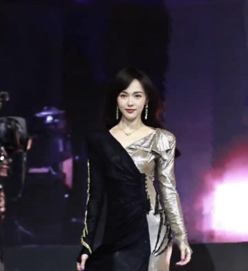 唐嫣、佟丽娅、刘诗诗、刘亦菲、刘涛、赵丽颖、高圆圆，这几位女星简直是无数男明星心