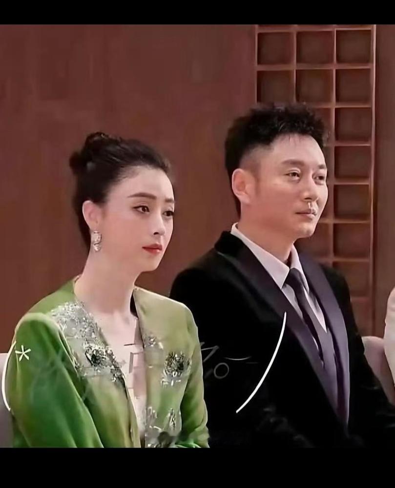 重刷《甄嬛传》才发现，滴血验亲那晚，果郡王根本不是感动，而是吓得浑身冰凉。你