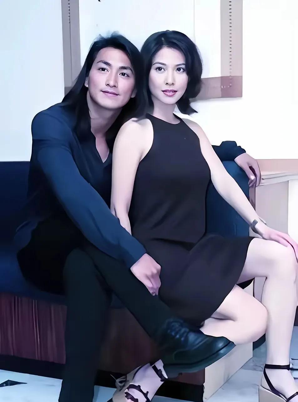 何家劲，竟然曾经这么帅？！真的是英气逼人、帅不可挡啊。现在的大帅哥已经60多