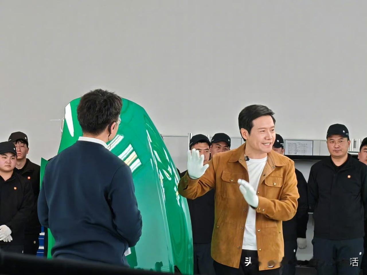 为雷军点赞，车企老板硬控4小时，不是在带货，不是在吆喝，在搞拆车直播，拆的还是自