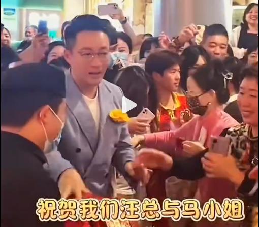 万万没想到，汪小菲今日大婚，s妈竟然会送上一份大礼！不过却用一首歌，来点醒两个