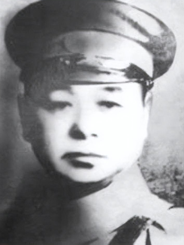 1935年，川军师长范绍增无意间发现小妾与副官有私情。没想到这个“哈儿”师长并没