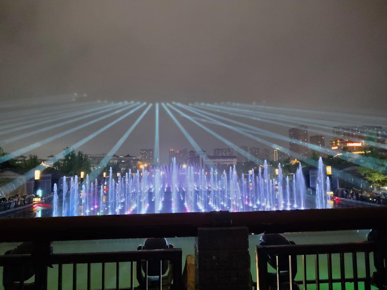 鹰酱:我提议，把波斯猫的世界杯资格取消，让呆梨来顶替。波斯猫: