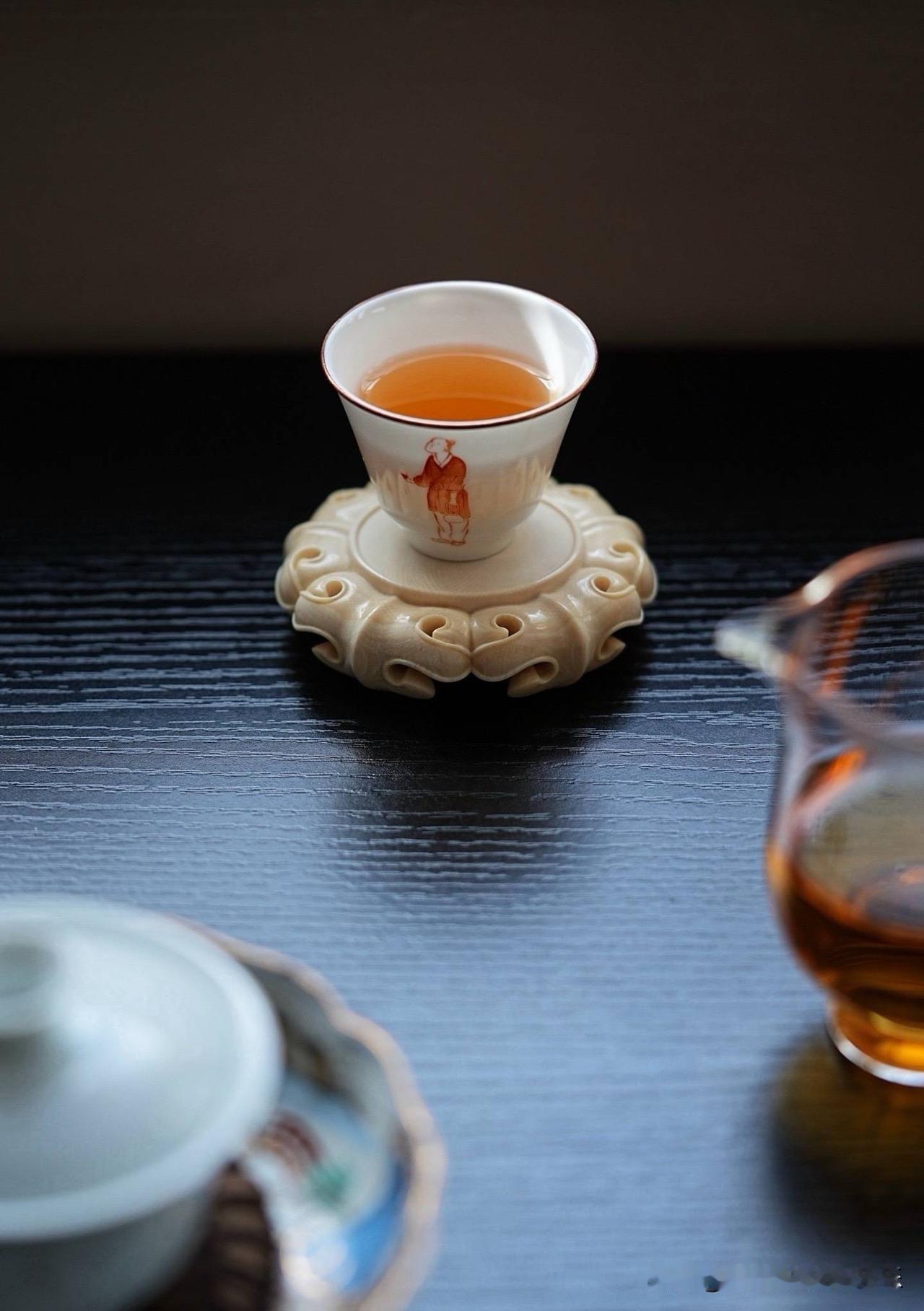 这两年体制内工资照发，也让很多炒房客损失惨重。本来很多炒房客觉得，如果说体制内