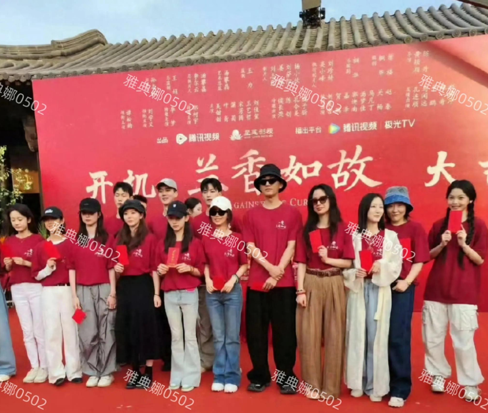 谭松韵新剧《兰香如故》今日在横店开机，感觉她又瘦了小小一只!