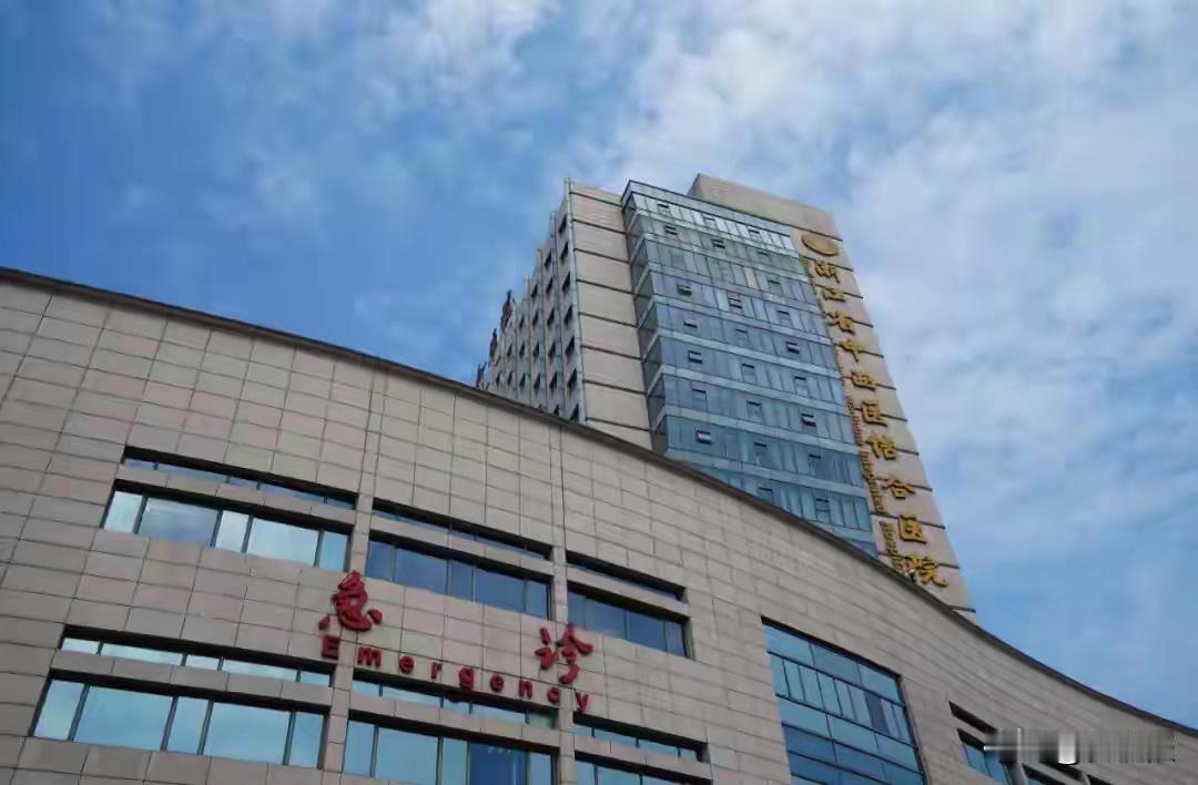 揪心！杭州17天新生儿被自家宠物狗咬破头部，家人哭诉：它平时很乖，医生道出伤人真