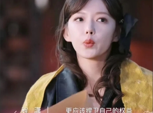 程潇非常严肃的对黄圣依说，如果我是你的话，离婚的时候我会争取更多的权益，比如抚养