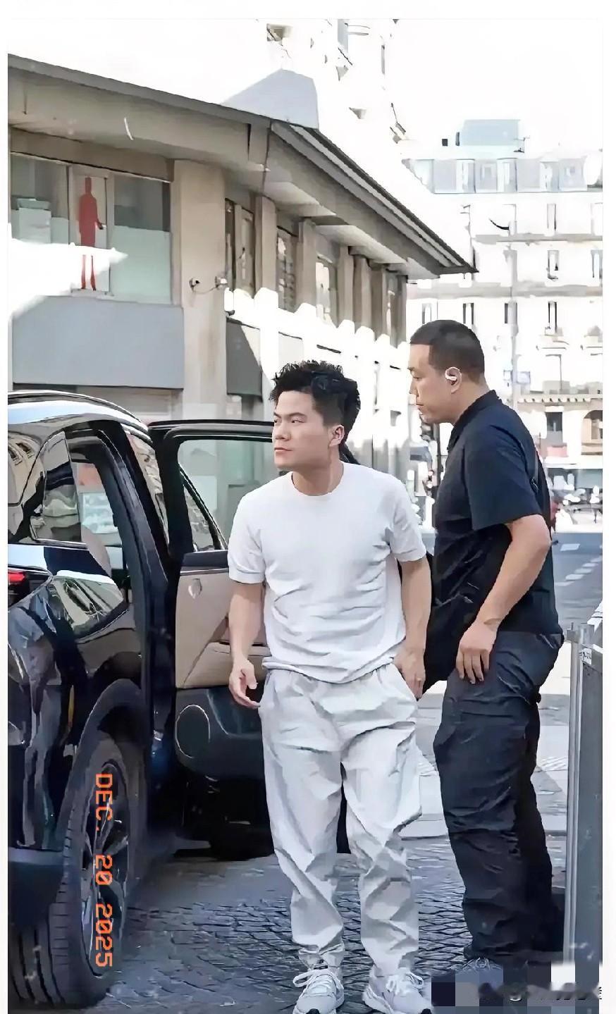 我有个朋友，有幸到了福州远远看见了董宇辉本人他跟我说了大实话，董宇辉一点