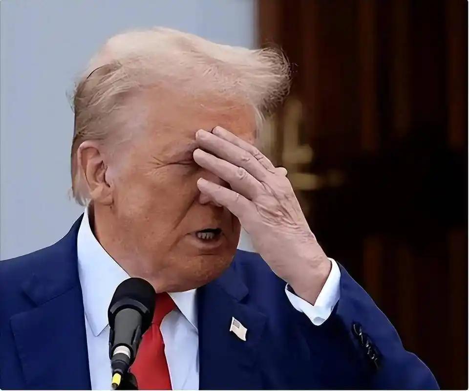 老特指着小李：你，助攻伊朗去！李：“不了，谢谢！”特：“这点小事不帮？不帮也