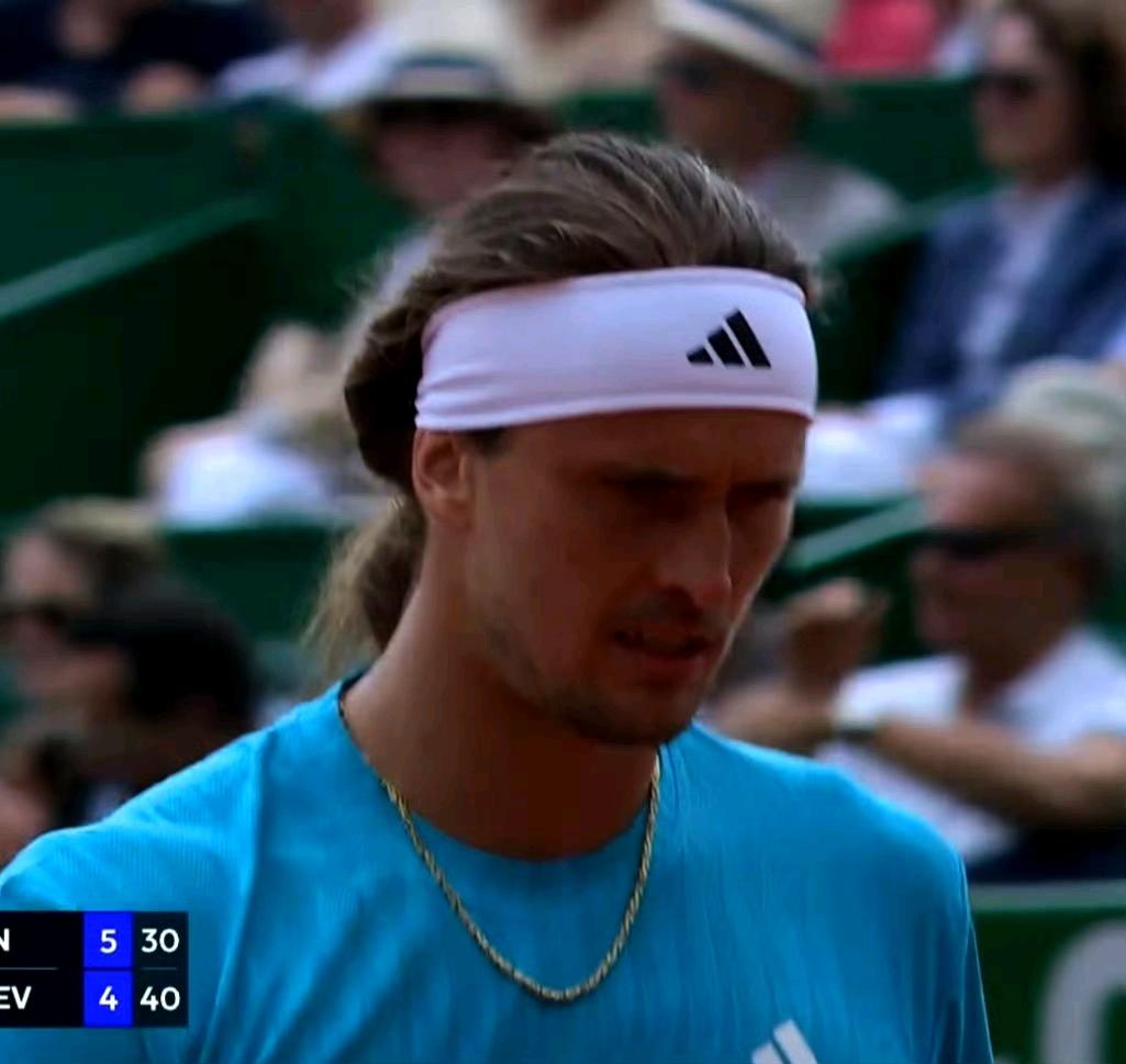 蒙特卡洛大师赛第二轮，两位世界前十的表现相差太大，一位惊天大逆转，一位打出震撼比