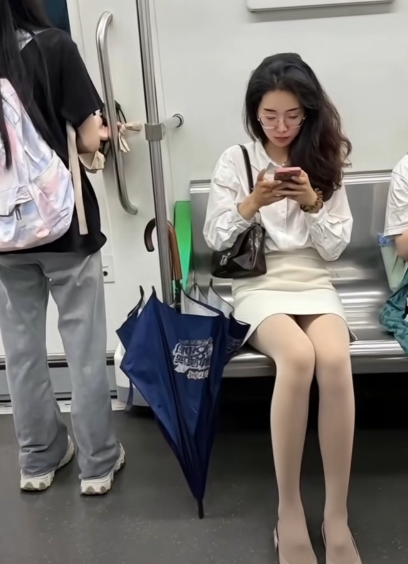 生气了都要分开坐，怎么办？？？