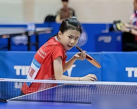 顶配资源也堆不出冠军？王楠女儿有马龙、孙颖莎亲自喂球的天花板配置，少儿赛却止步3