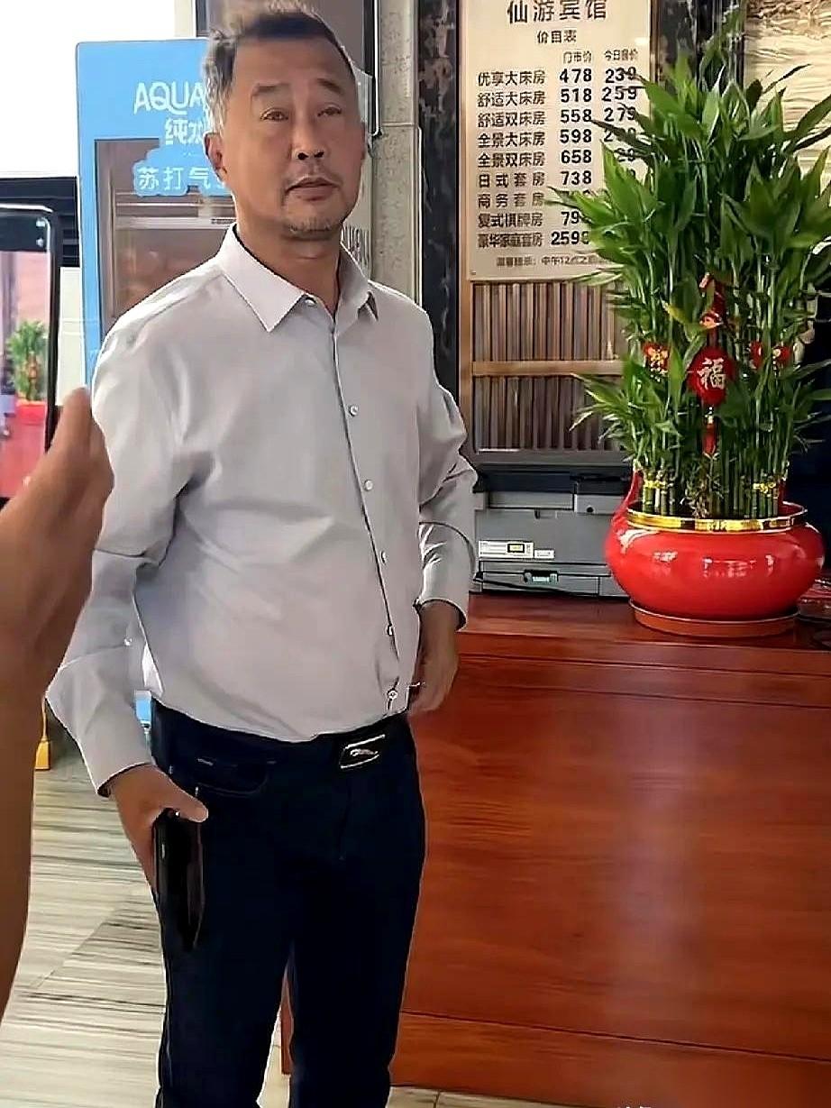 我跟你说，这事儿简直是年度最佳黑色幽-默。沈巍大师去云南，结果传闻里那个“官方