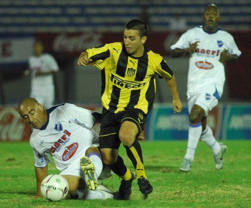 【曼联今夏第1签搞定！100万签乌拉圭青年国脚】北京时间6月7日，据英国媒体《