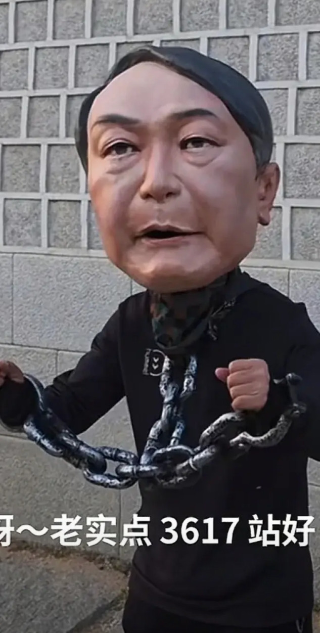 67岁尹锡悦又被送进监狱了，等待宣判定刑，他所的犯罪比较重，是内乱最和外患醉罪，