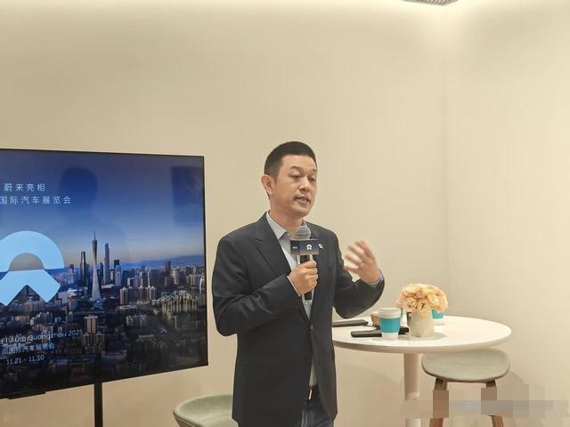 一辆车刚把产能跑顺、供应链配齐，市场需求突然没了。亏几个亿？李斌说，这在今天