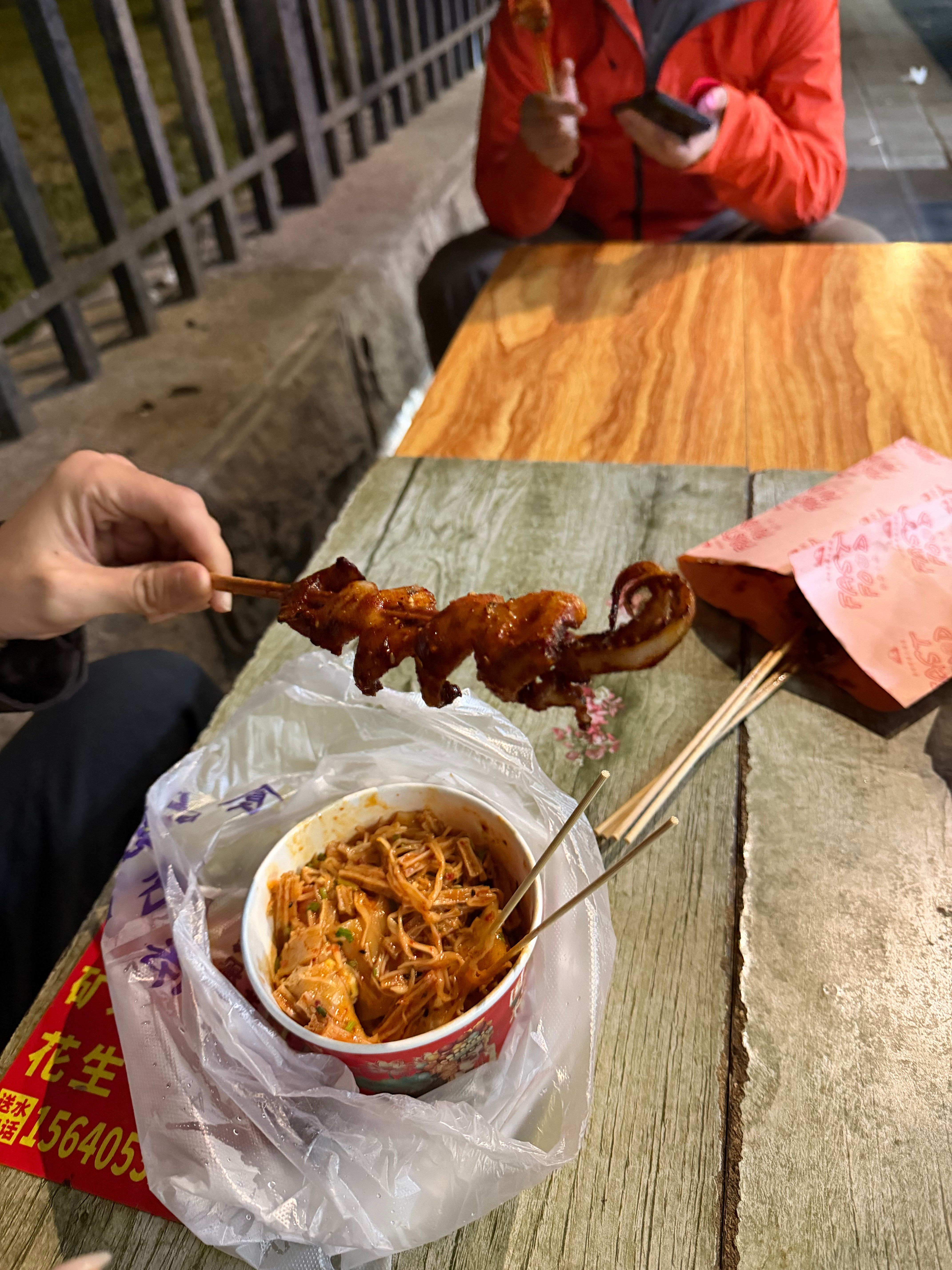 说不吃就不吃，他们吃我一口没吃，这些东西我到了目标体重一样可以吃，不会倒闭的[柯