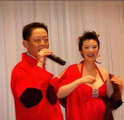 2008年，女富婆陈坚红迷上了王志文，她抛出一个无法拒绝的条件，“我五亿身家，年